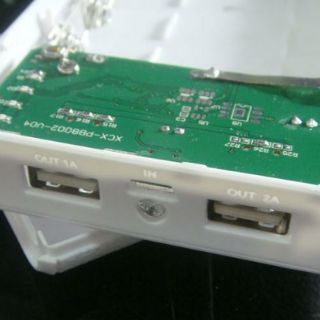 Box sạc dự phòng 6 cell có lò xo đen