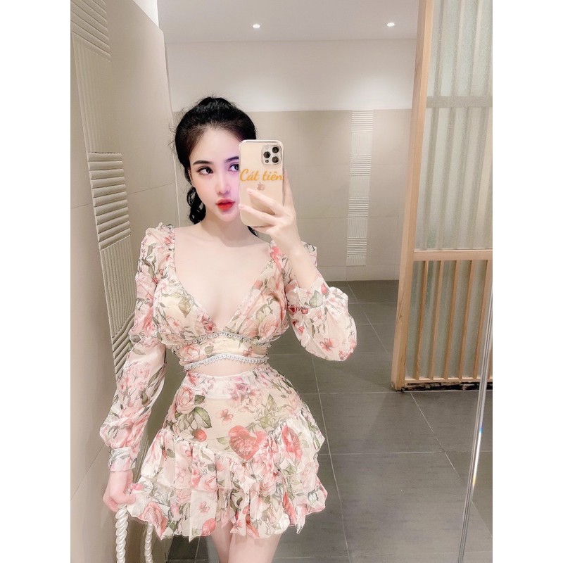 Set trang phục áo croptop và chân váy xoè tầng hoa