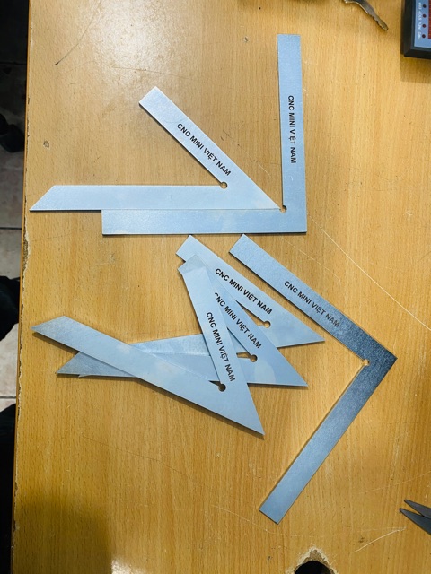 Bộ ke góc 45 vs 90.