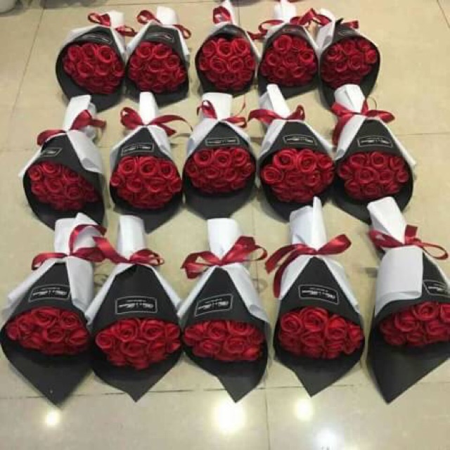 Quà tặng ngày lễ 8/3 bó hoa hồng sáp 12 bông nhiều màu