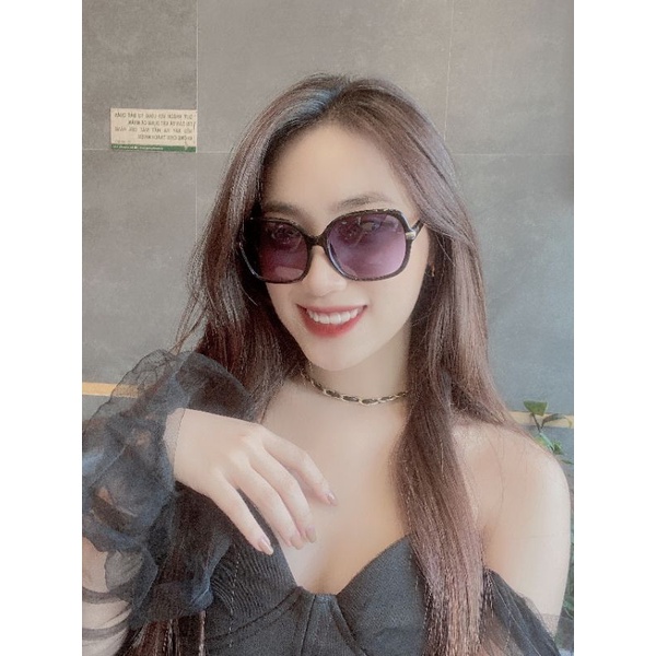 Kính Sinsay lỗi nhẹ còn 150k chính hãng có mail mua hàng của web chính hãng
