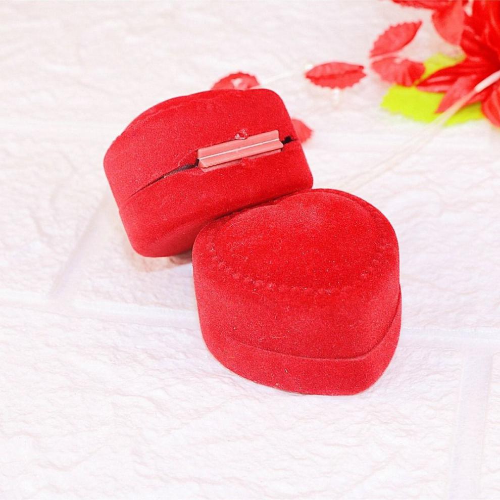 Hộp đựng nhẫn thiết kế hình trái tim lãng mạn