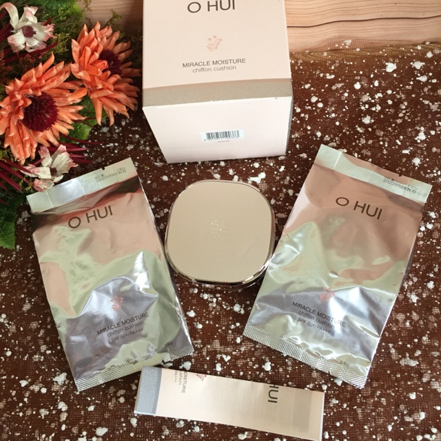 Phấn nước dưỡng ẩm Ohui Miracle Moisture Chiffon Cúhion tặng 2 lõi