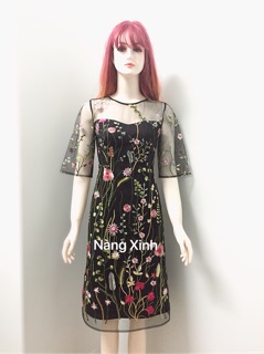 Đầm ren thêu decoupe ngực