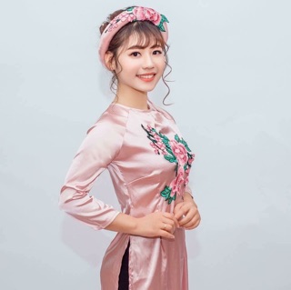 Áo dài cách tân kèm vấn