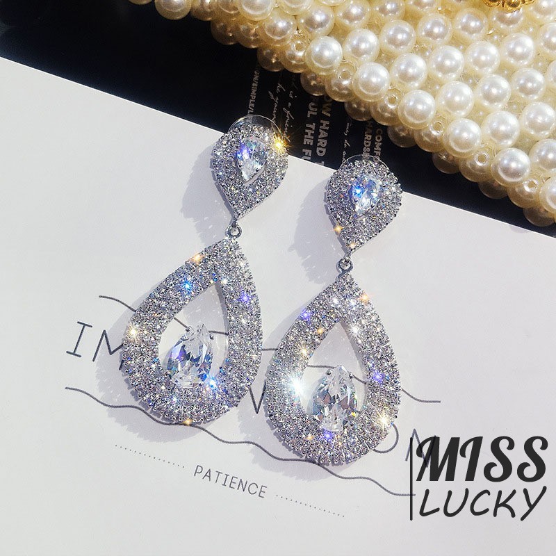 Khuyên tai nữ kiểu dáng thời trang cá tính