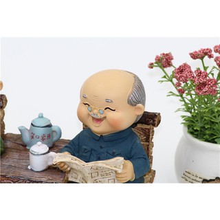 Tượng ông bà anh - Đọc báo uống trà