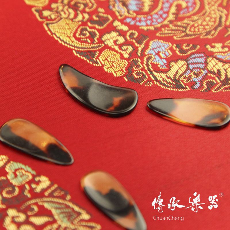 Móng Guzheng lõm, loại tốt. có hộp đựng. Thương hiệu ChuanCheng hành chính hãng. Móng dễ vê . ít tạp âm