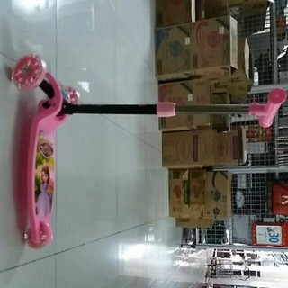 Xe Scooter 3 bánh có đèn phát sáng