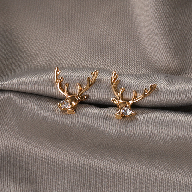 Khuyên tai họa tiết hươu dễ thương