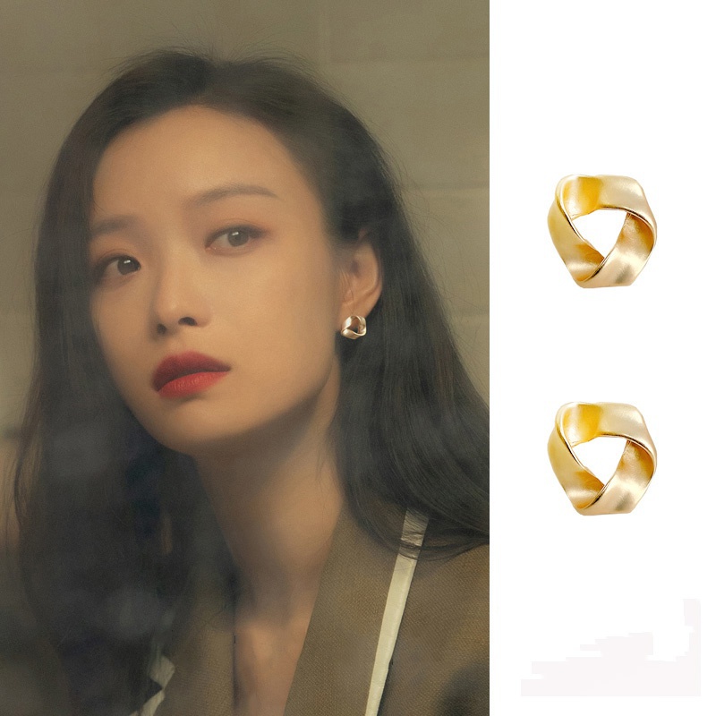 Khuyên tai nữ thiết kế đơn giản sang trọng