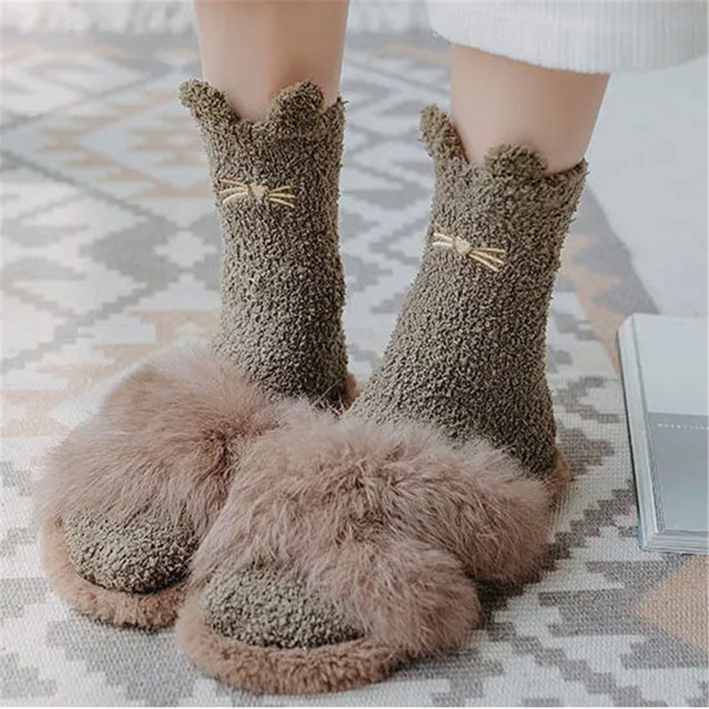 Vớ lông cừu san hô dày dặn giữ ấm mùa đông họa tiết hoạt hình phong cách Nhật Bản dễ thương cho nữ
