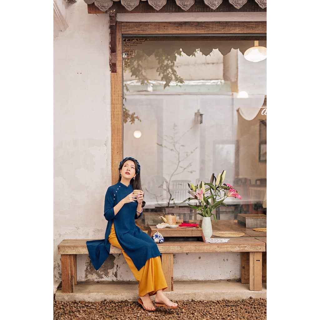 Áo Dài Cách Tân Trơn Dáng Xuông vải Đũi mặc mát thấm hút mồ hôi tốt.