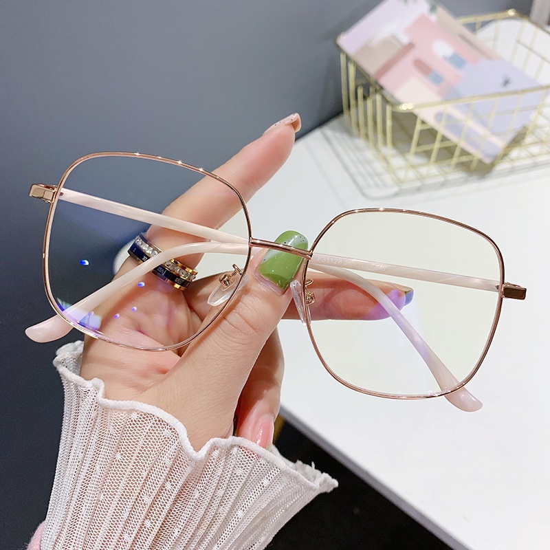 Kính Mát Gọng Vuông Chống Bức Xạ Cho Cả Nam Và Nữ