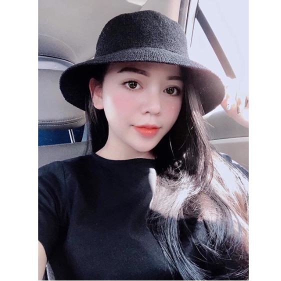 Mũ cói đi biển chữ M sang chảnh