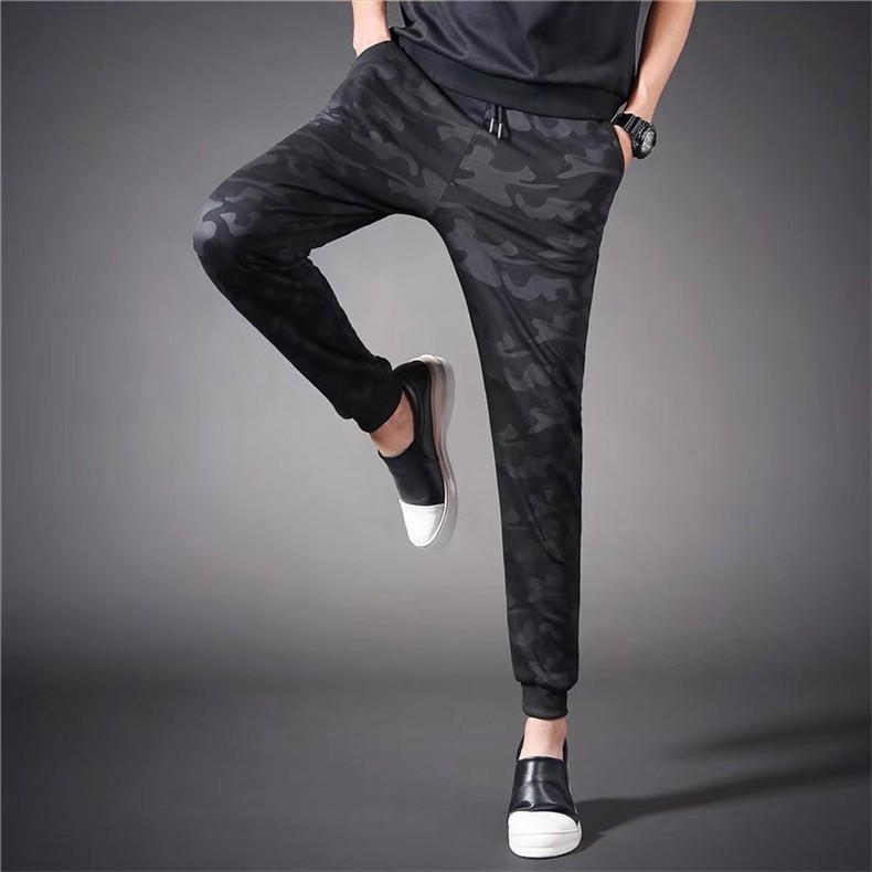 Quần nam jogger phong cách rằn ri mạnh mãnh ôm chân đẹp và mới 2020