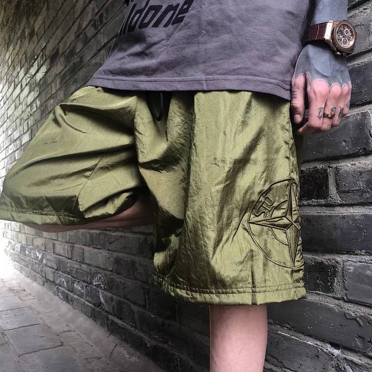 Quần short ống rộng vải nylon nhanh khô họa tiết logo Stone Island thời trang cho nam