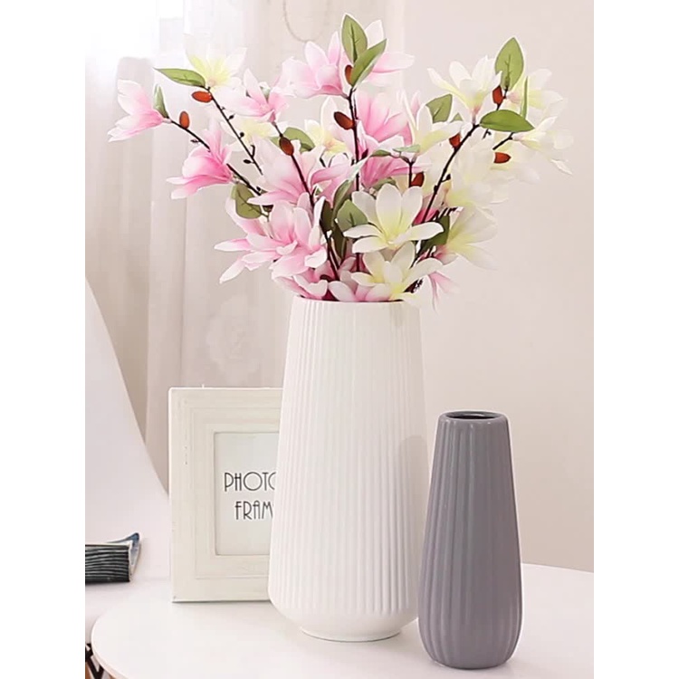 Bình hoa lớn gôm sứ cắm hoa trang trí phòng khách.