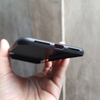 Ốp lưng Iphone X lụa mềm siêu mỏng màu đen hiệu Benks chính hãng