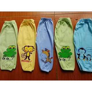 Quần chục bé trai bé gái