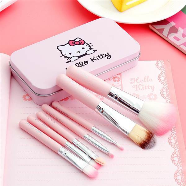 Bộ 7 cọ trang điểm Hello Kitty ( có hộp thiếc )