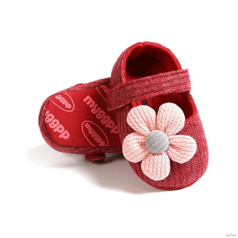 Giày đế mềm chống trượt đính hoa dễ thương cho bé gái