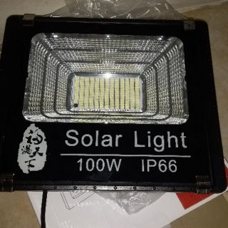 Đèn led pha năng lượng mặt trời 100w