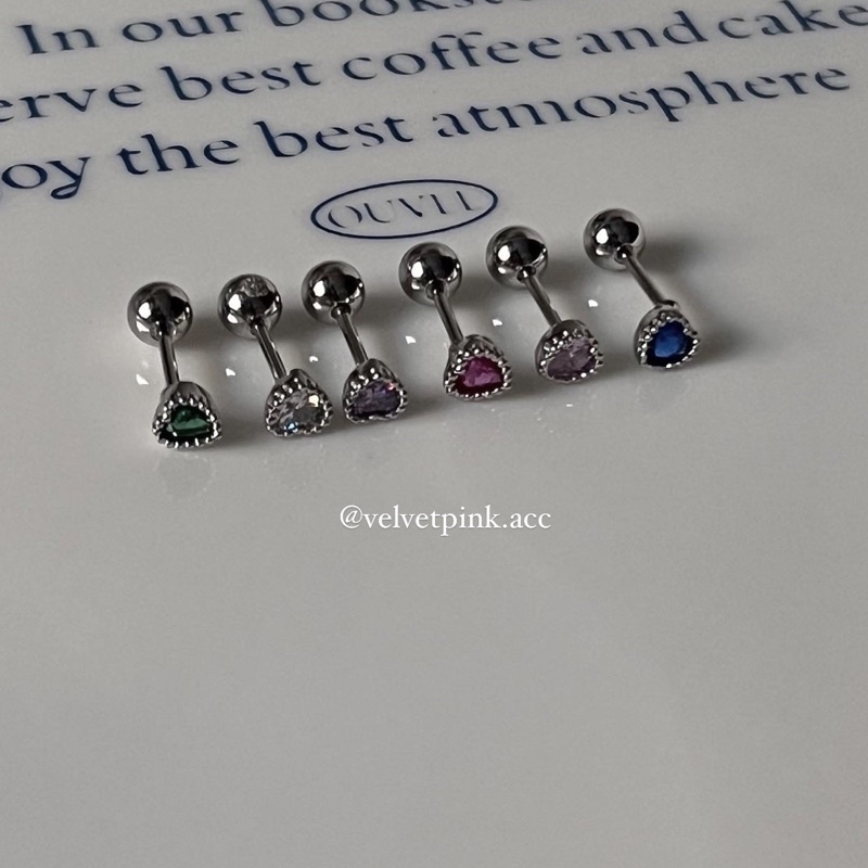 𝐯𝐞𝐥𝐯𝐞𝐭𝐩𝐢𝐧𝐤.𝐚𝐜𝐜🇰🇷 | Khuyên tai trái tim đá màu lấp lánh