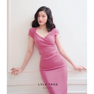 LYLA TRAN - Đầm tay con xếp ly ôm body nhấn eo màu hồng/đen (ANATA)
