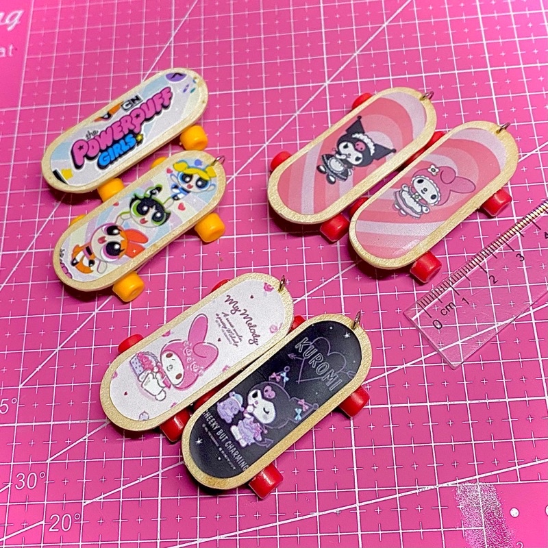 Khuyên tai hình ván trượt