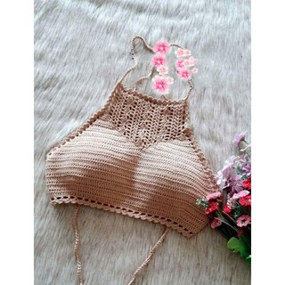 Áo yếm len móc màu nâu nhạt mặc đi biển tông da