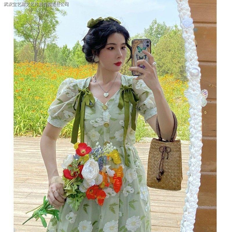 Đầm dáng chữ a cổ vuông in họa tiết hoa cúc màu trắng/xanh lá phong cách Retro Pháp thời trang mùa hè 2021 | BigBuy360 - bigbuy360.vn