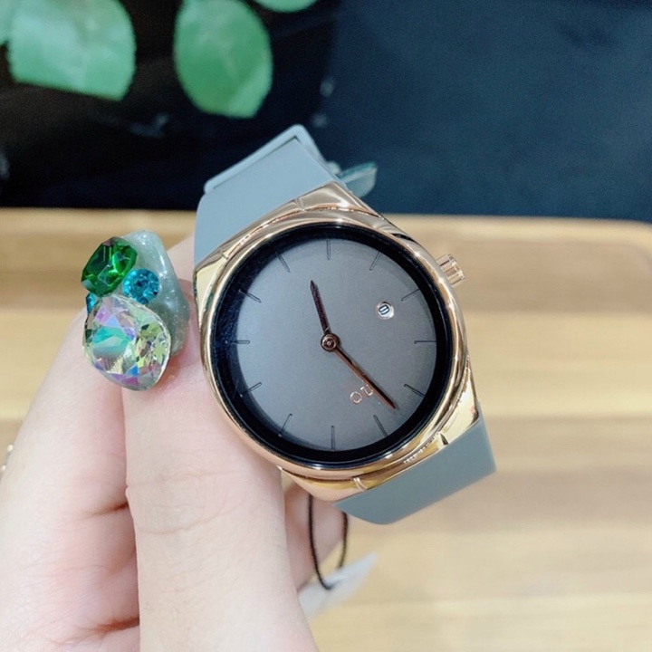 Đồng hồ nữ thời trang OneTime thiết kế thon gọn dây cao su bền mền mịn thoải mái khi đeo, phù hợp tặng quà, dễ phối đồ