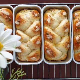 Bánh mỳ hoa cúc
