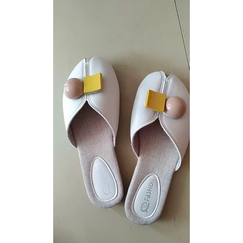 Dép sục nữ ulzzang trơn gắn hình khối nghộ nghĩnh