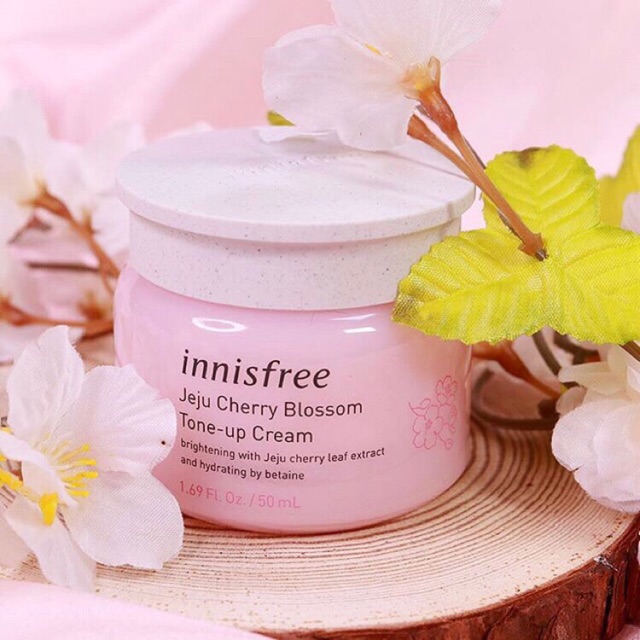 Kem Dưỡng Trắng Nâng Tông Da Chiết Xuất Hoa Anh Đào Innisfree Jeju Cherry Blossom Tone Up Cream 50ml