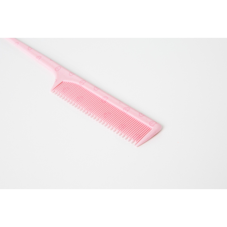 Lược Đuôi Dài ARTBOX Hàn Quốc Họa Tiết Trái Tim Màu Hồng