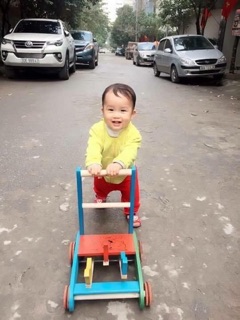 Xe tập đi 3 con gà cho bé yêu