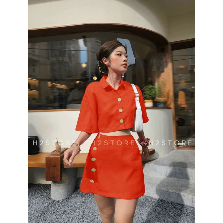 SALE TP SÉT TUYẾT MƯA ÁO SƠ MI CROPTOP PHỐI VÁY NGẮN CÙNG MÀU THIẾT KẾ HÀNG NÚT TRẺ TRUNG XINH ĐẸP UP Thời Trang hhp 202