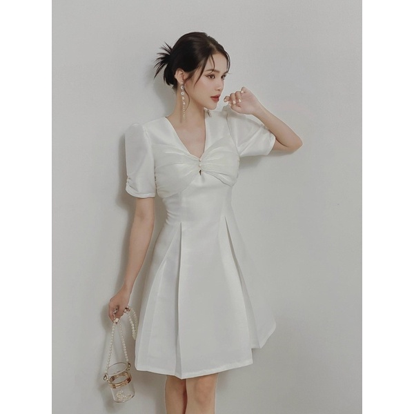 ĐẦM TRẮNG NƠ NGỰC CỔ V CHIẾT EO TRẮNG