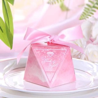 Hộp đựng quà tặng có nơ