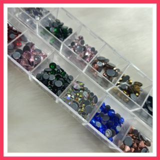 Đá chân keo mix size,mix màu hộp 12 ô