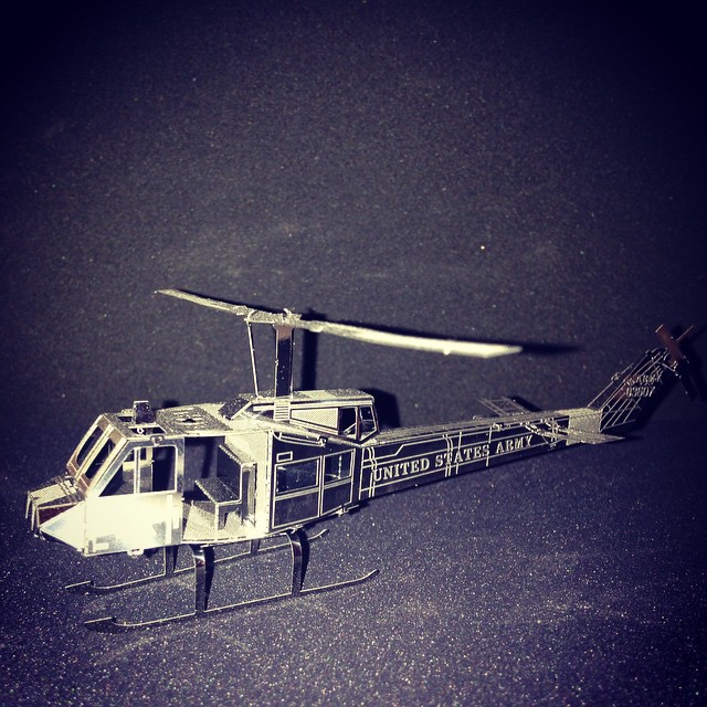 Mô Hình Lắp Ghép 3D Kim Loại Tự Ráp Máy Bay UH-1 Huey - Chưa Lắp