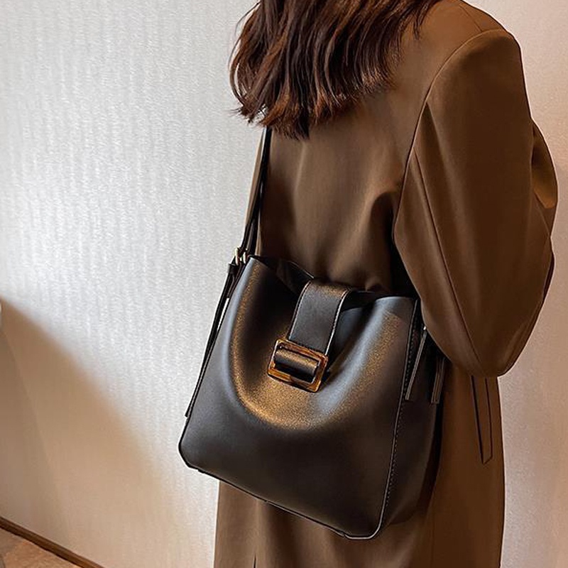 Túi xô đeo vai IELGY phong cách retro cao cấp cho nữ