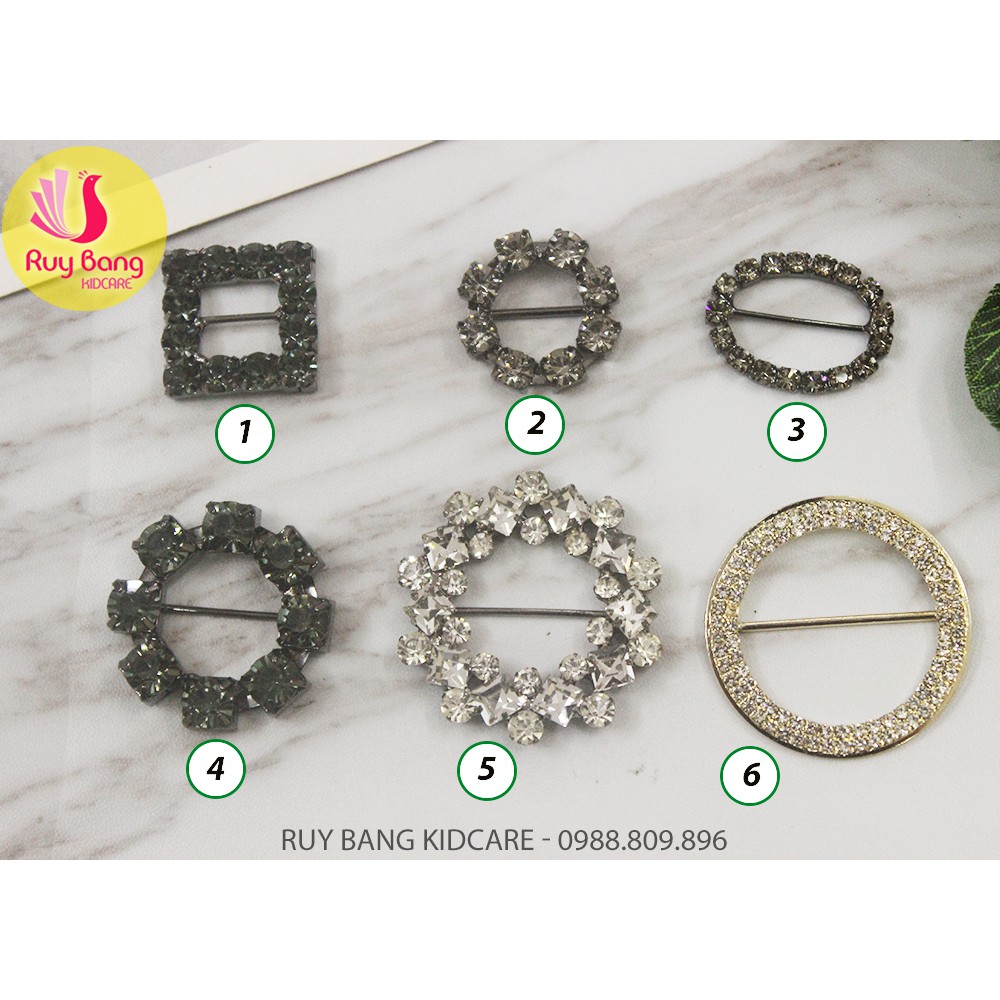 Cành lá kim loại, center đá đính hoa vải handmade