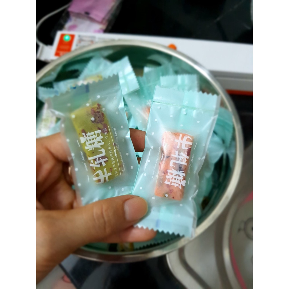 Kẹo Nougat được làm từ các loại hạt healthy siêu bùi, dẻo mềm và bổ dưỡng