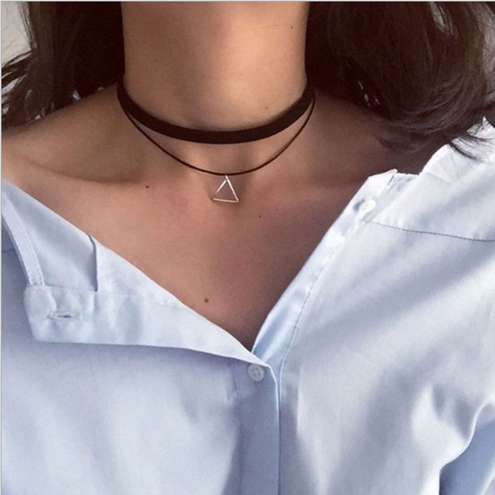 Vòng cổ choker nữ màu đen mặt hình tam giác