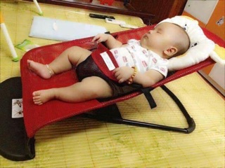 Ghế rung nhún cho bé
