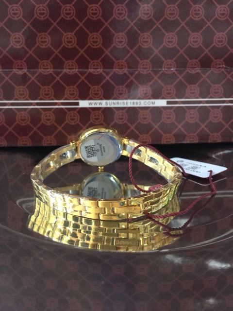 Đồng hồ nữ sunrise mặt đính đá mẫu mới nhất chính hãng