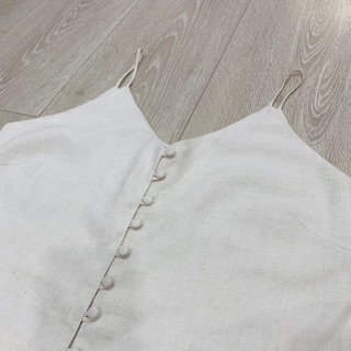 Áo 2 dây đính nút LINEN - Hình Thật